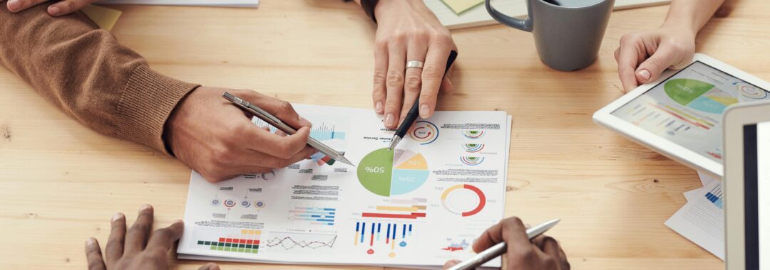 Dr. Richard Bandler mengajarkan teknik NLP untuk mengubah mindset dan meningkatkan performa tim kerja.