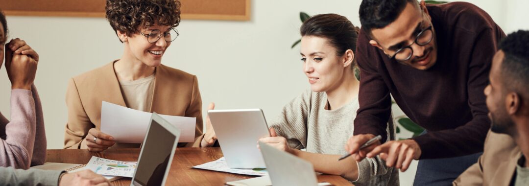 Komunikasi efektif dalam tim kerja dengan pendekatan NLP dari Dr. Richard Bandler